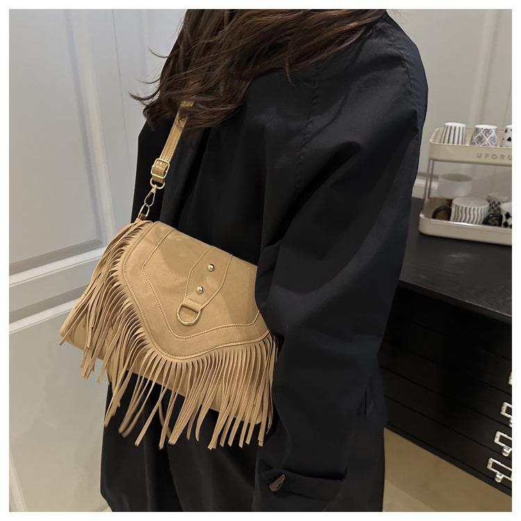 New Retro Suede Faux Leather Saddle Bag for Women Fringe Tassel Crossbody Shoulder Purse Vintage Western Style Handbag