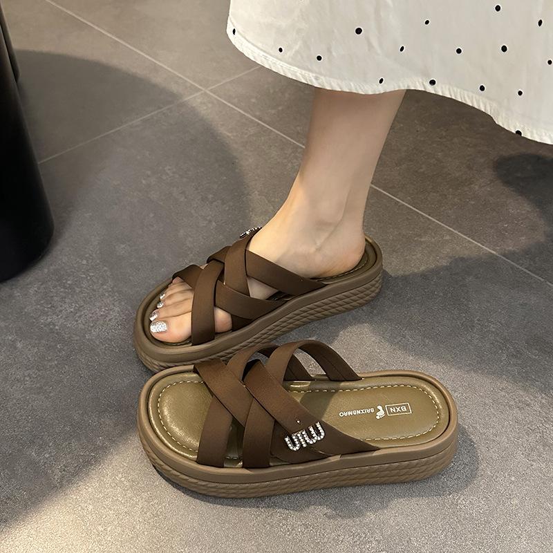 Slippers Women's Summer Outer Wear 2025 New Muffin Thick-bottomed Beach with Skirt Cool Slippers