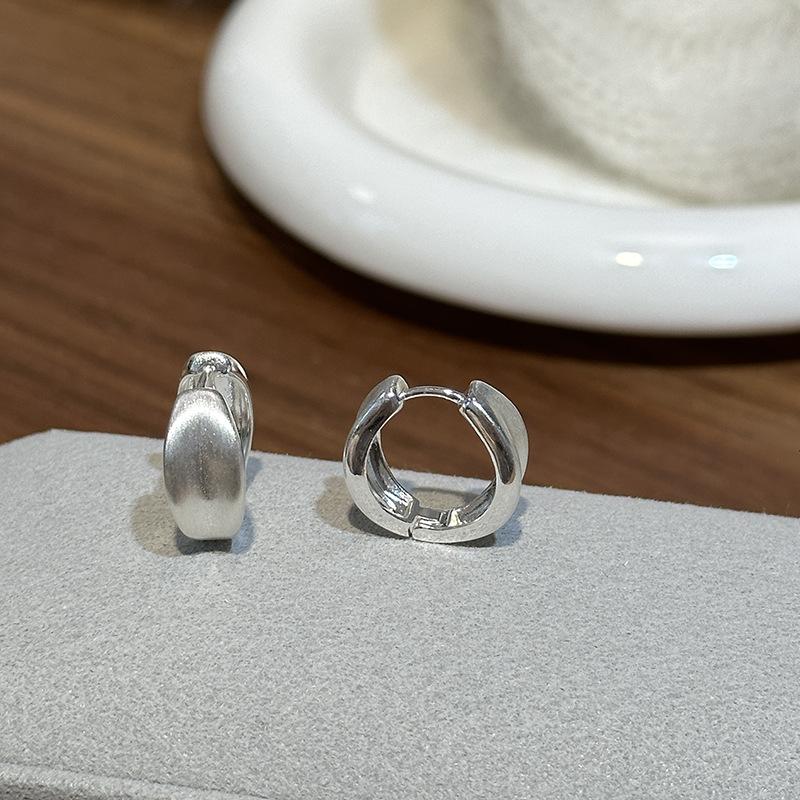 

Retro high-end metal brushed hoop earrings, the new explosive light luxury temperament earrings срібний