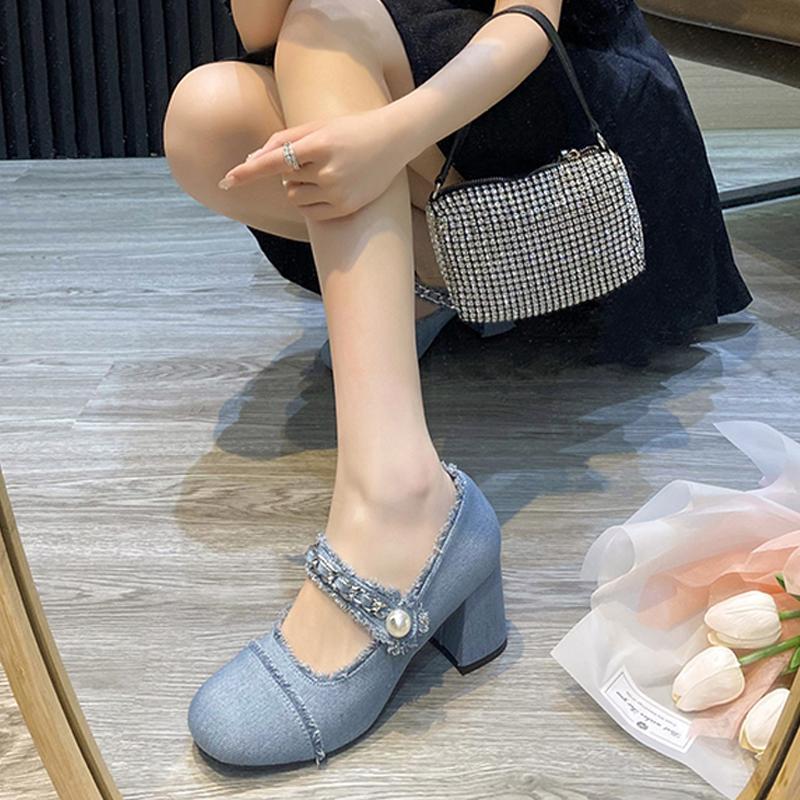 Nuevos zapatos de tacón alto de mezclilla con punta cuadrada y perlas, con tiras en los tobillos, tacón medio grueso liso, con cadena de metal, estilo retro, para uso diario, hechos a mano.