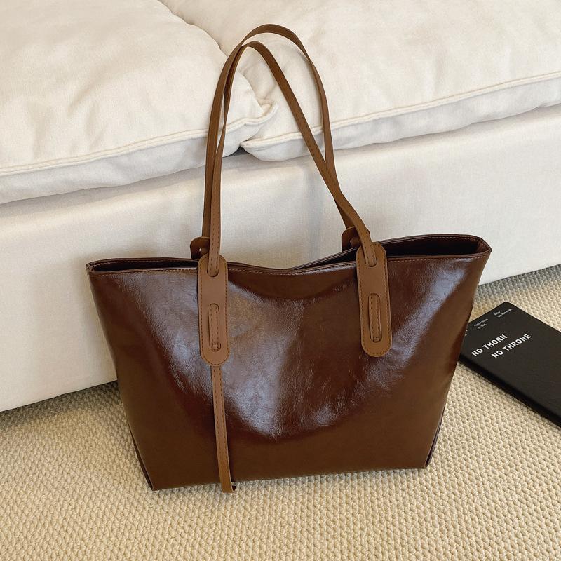 Simple Large Capacity Shoulder Bag for Women, 2026 New Texture Soft Face Fashiable Work Commuting Armpit Tote Bags