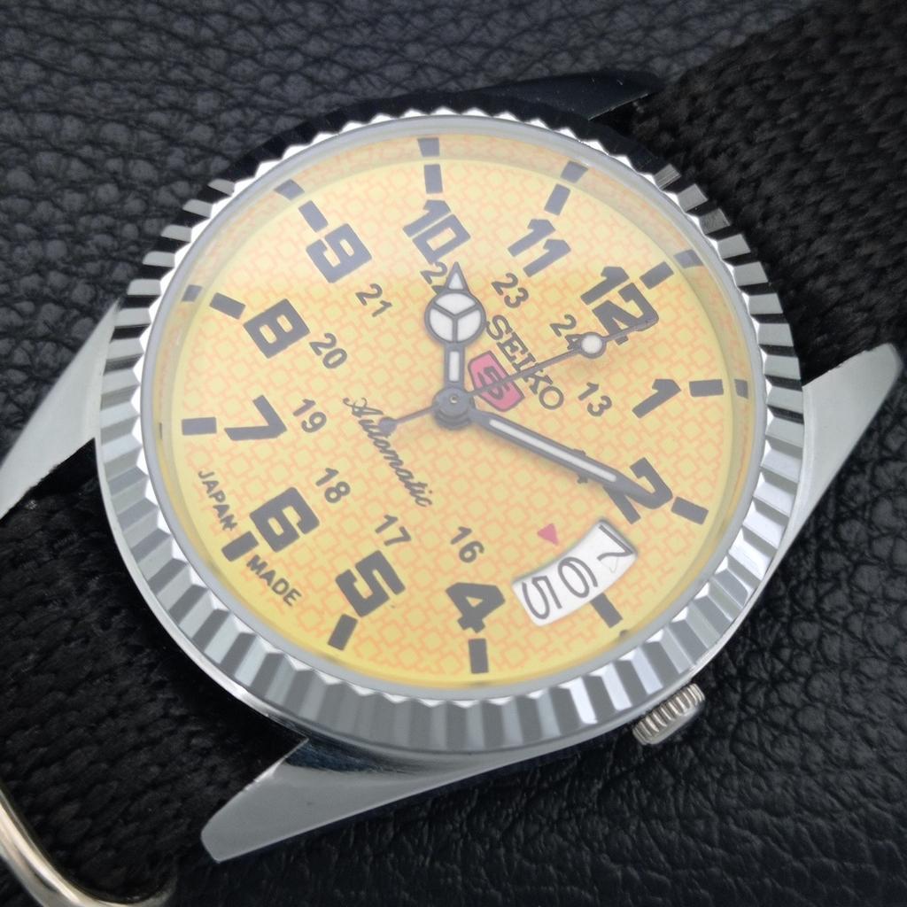VINTAGE SEIKO 5 AUTOMATIC REFURBISHED JAPAN MENS YELLOW DIAL WATCH a444010-6