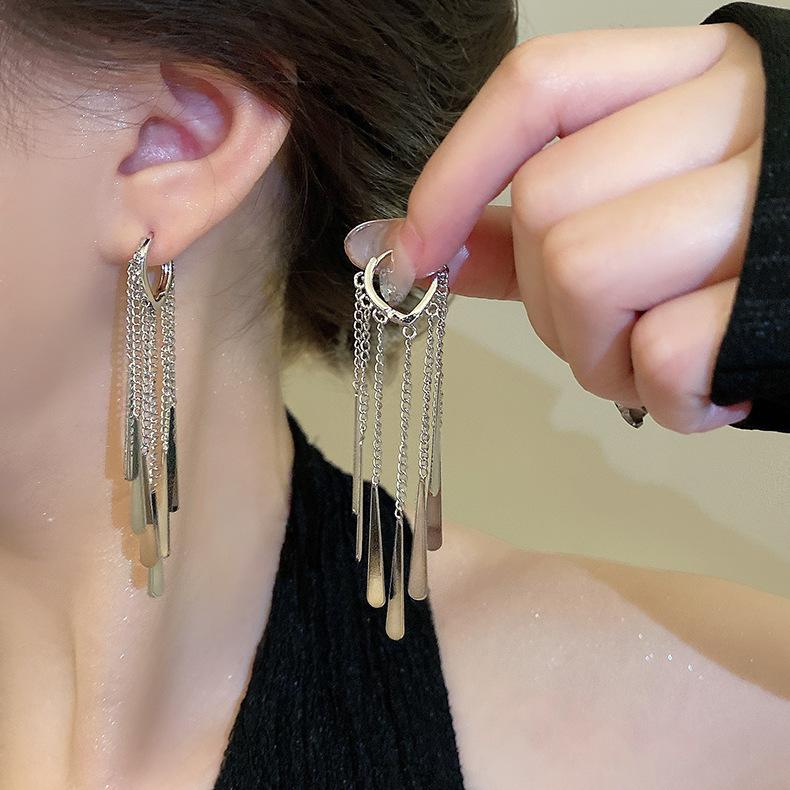 

Cold wind exaggerated water drop long fringed earrings, high-end design showing face thin earrings earrings