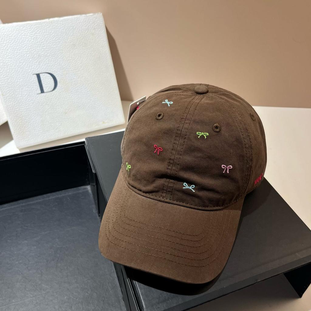 Guangzhou Alphabet Baseball Cap Simple Daily Versatile Age-Reducing Casual Cap Student Hat