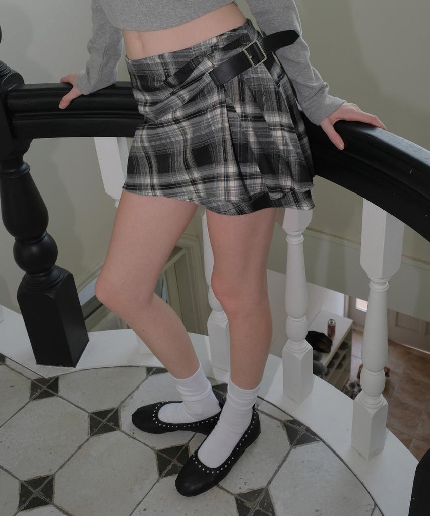 Kyuliti C Check Belted Mini Skirt_Black