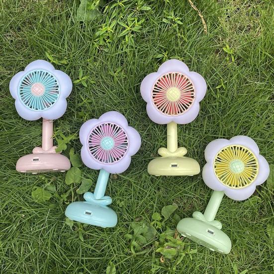 Kleiner Tischventilator mit Bürstenmotor Starker Luftstrom Geräuscharm USB Wiederaufladbar Blumenförmiger Luftkühlventilator
