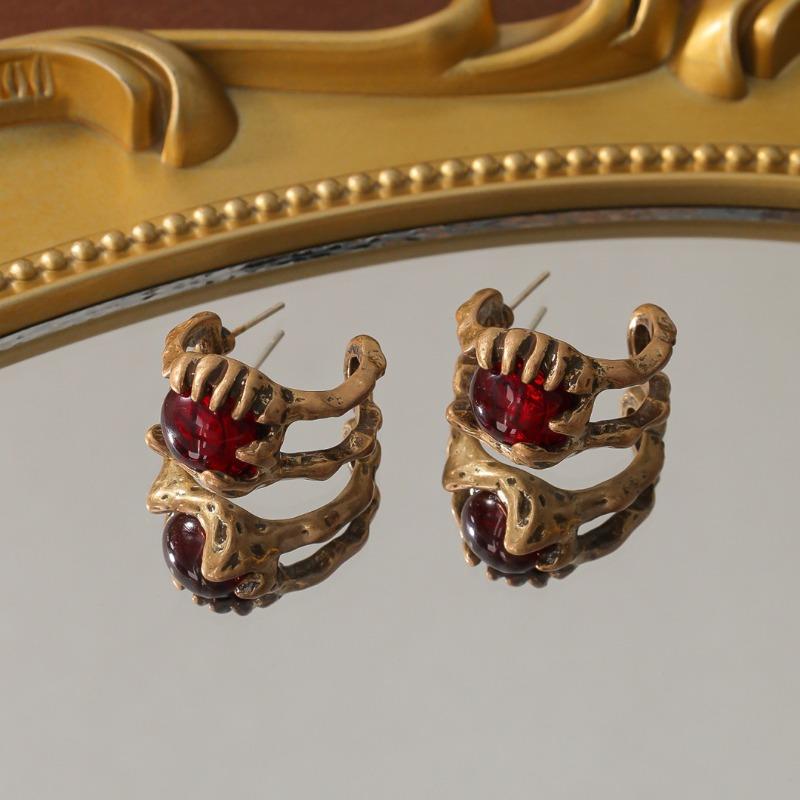 Meier Used vintage women's alloy jewelry set - earrings, ring, and necklace set