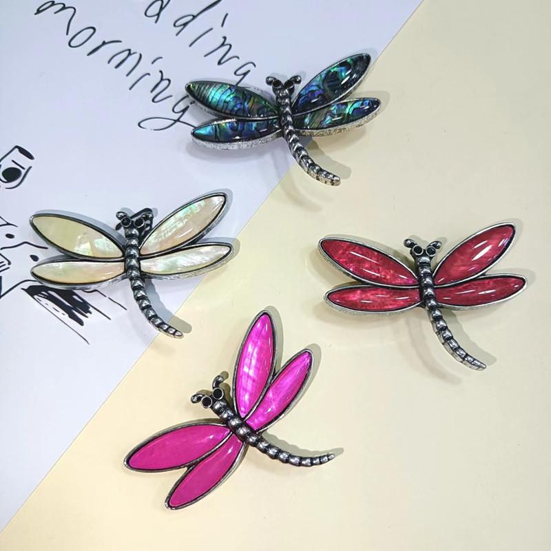 Animal Shell Brooch Pendant With Embellished Beads For Stylish Wear