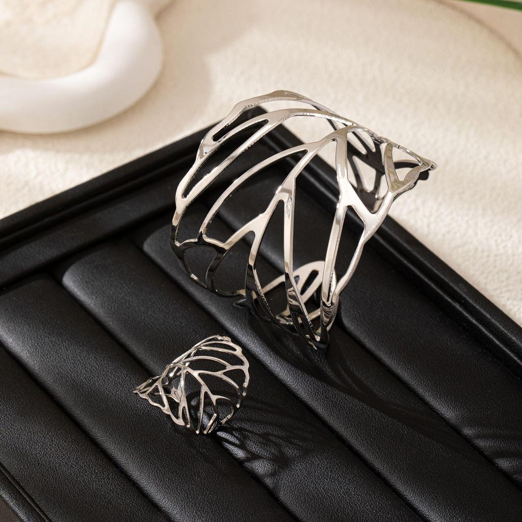 Przesadny Europejski i Amerykański Liść Otwarty Srebrny Zestaw Bransoletek: Wydrążony wzór na bankiet lub do noszenia na co dzień
