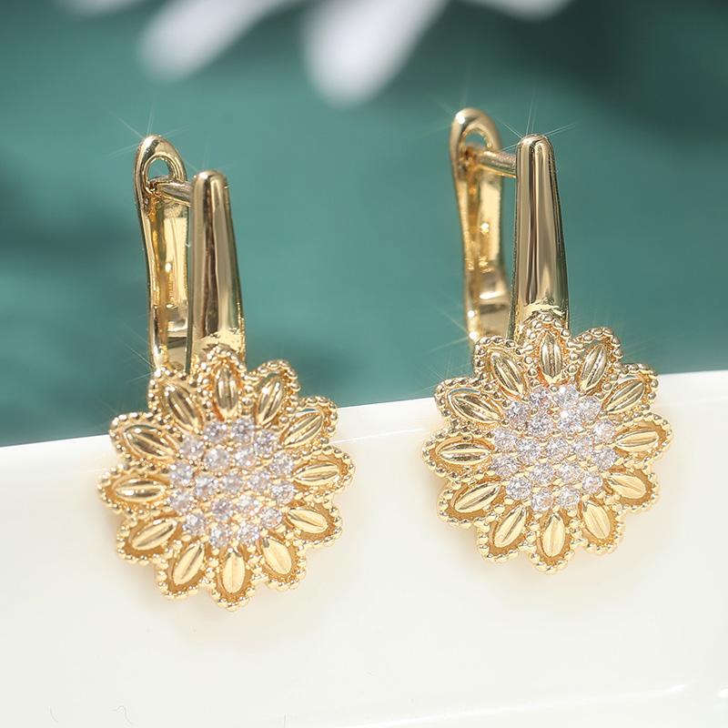 Elegant Exquisite Synthetic Zirconia Sunflower Shaped Hoop Earrings for Women Golden Plated Wedding Banquet Jewelry Gift