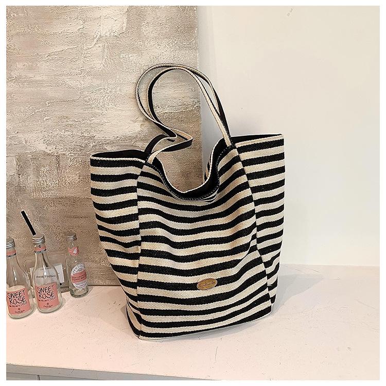 Niche high-value double-sided striped canvas bag 2025 new large-capacity casual versatile commuter shoulder tote bag