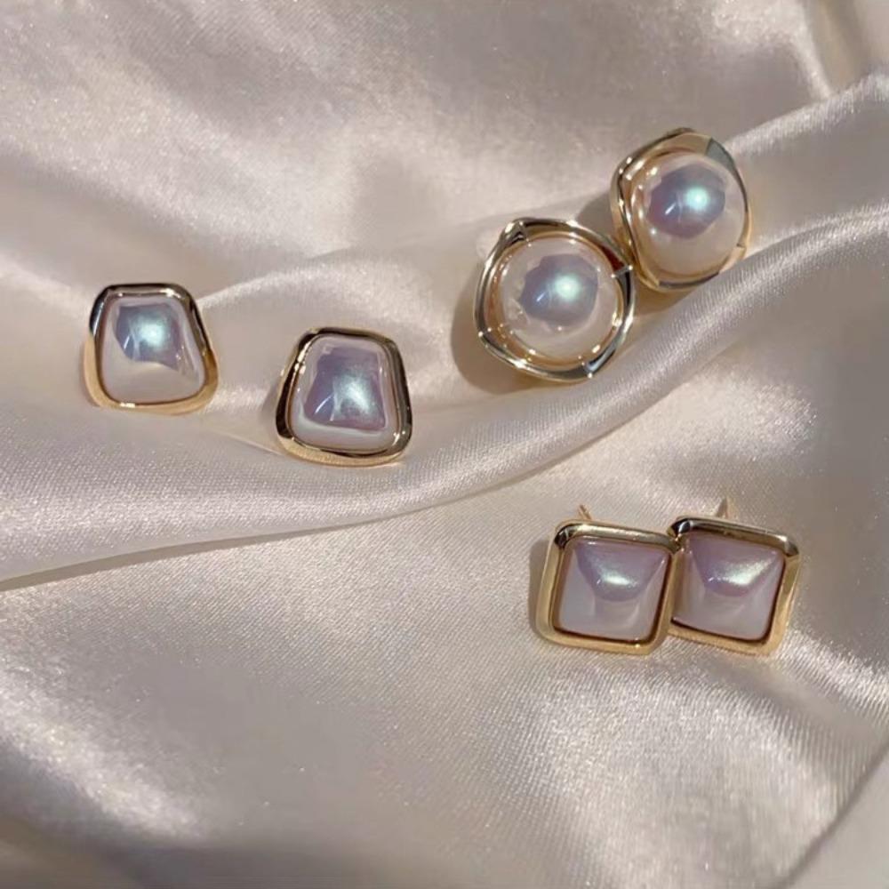 Korean Temperament Gold Color Edging Geometric Imitation Pearl Stud Earrings for Women Retro Luxury Piercing Zircon Accessories