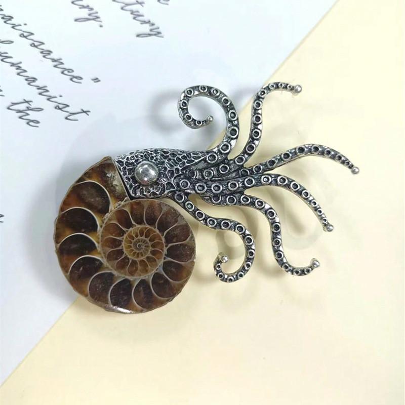 Marine Animal Shell Brooch With Handmade Metal Design For Fashion Accessories