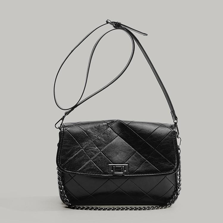 2025 New Women's Bag Small Style Quilted Chain Bag Fashionable Single Shoulder Small Square Bag Commuter Crossbody Bag