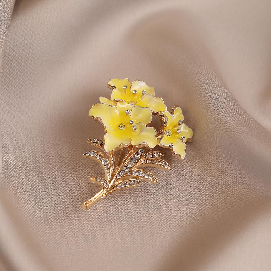 Yellow Flower Brooch Premium Coat Corsage Fixed High-end Clothes Pin Versatile Elegance