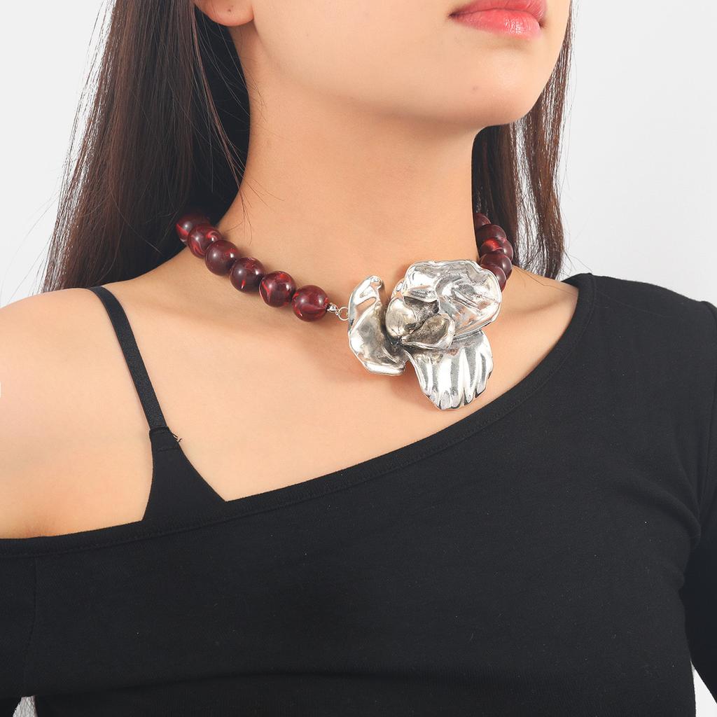 Vintage Silver Big Flower Pendant Necklace Beaded Choker for Women Girls Travel Exaggerate Fashion Jewelry Gifts New 2024