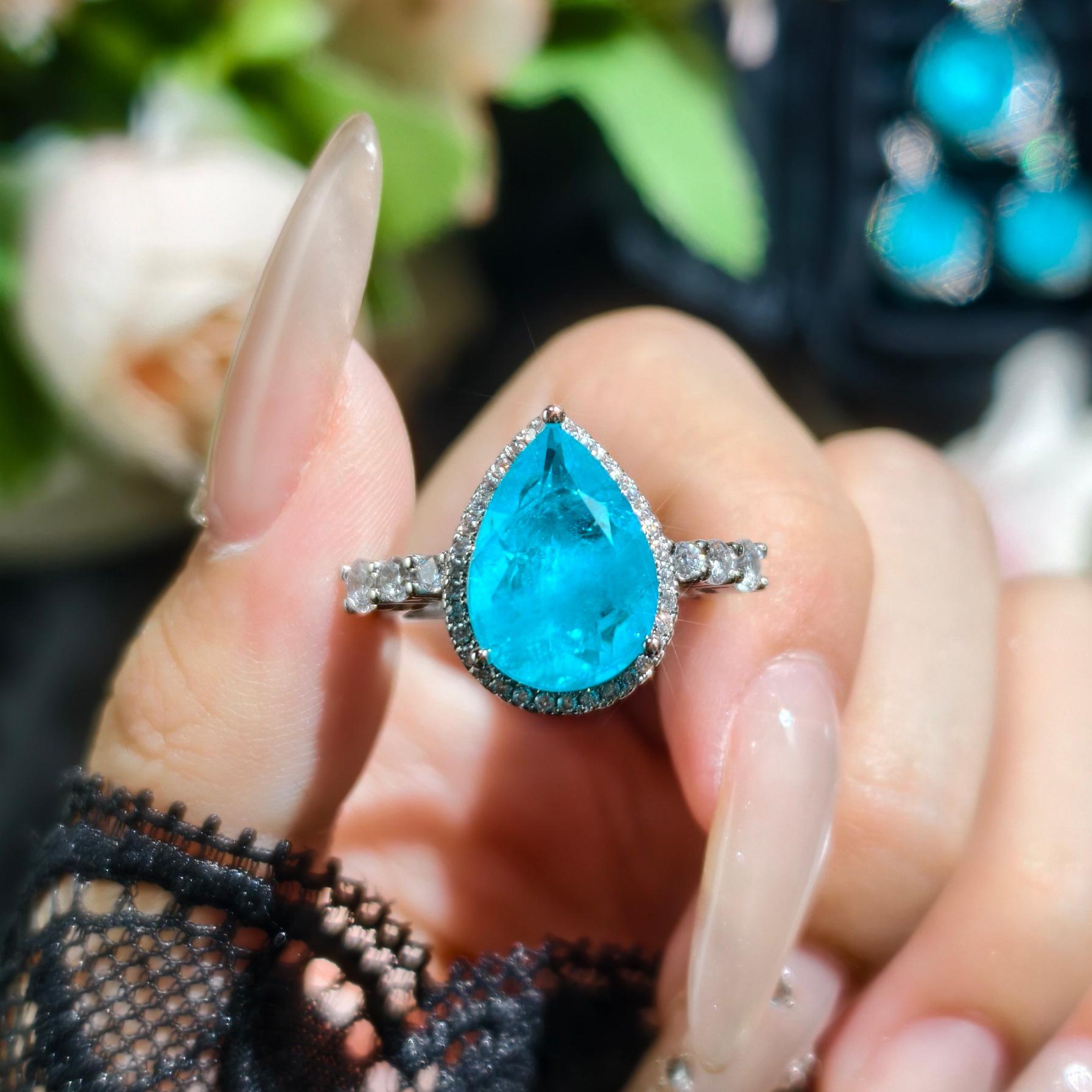 

Розкішний Набір: Каблучка та Сережки-Підвіски з Діамантами Paraiba, схожими на бавовну