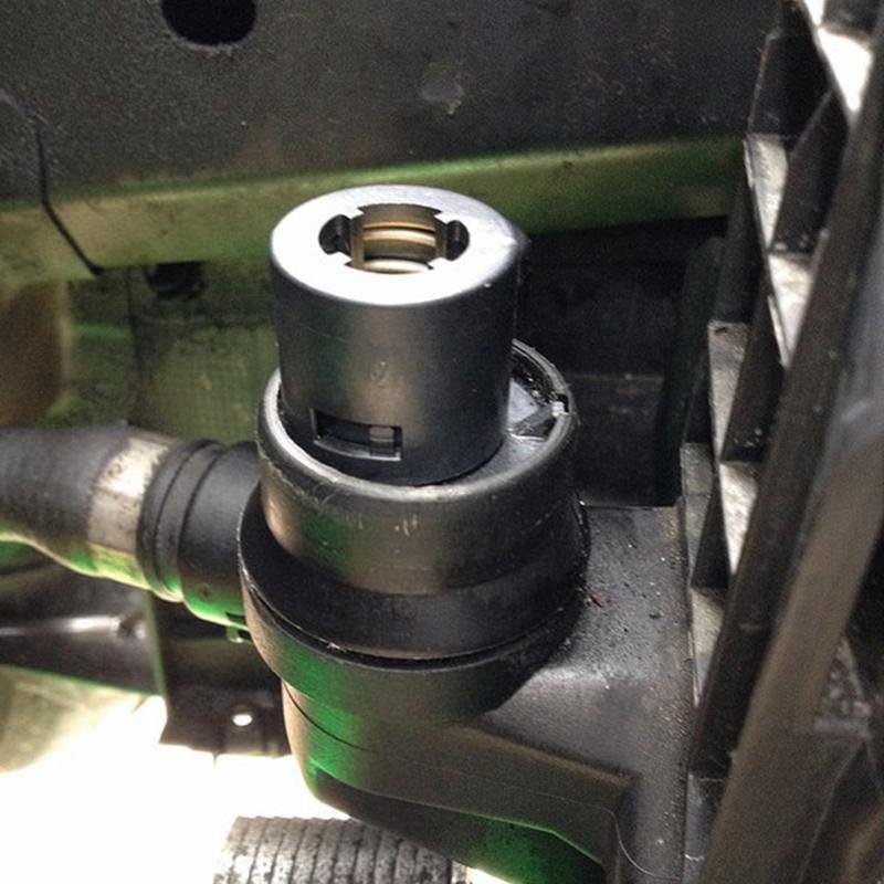 Radiator Coolant Expansion Thermostat Tank for E46 X3 E53