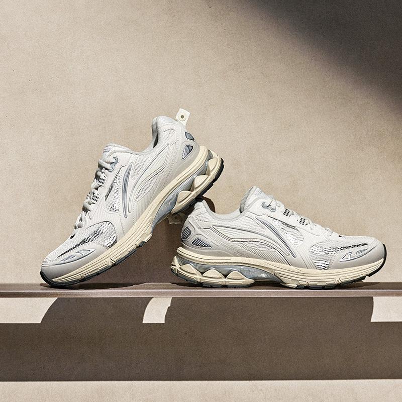 Li Ning Fuyiao 2.0 Classic Retro Double Cushioning Stable Support Non-Slip Wear-Resistant Low-Top Running Shoes Women Running Shoes White ARXU002-11