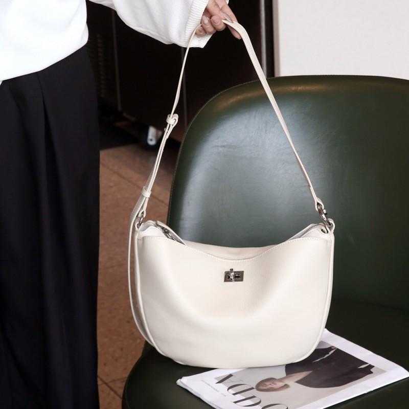 

Crossbody Bag Niche Design High-end Single Shoulder Simple Leather Texture Lock Buckle Women s Classic Fashionable Style 33x9x22cm светло-серый