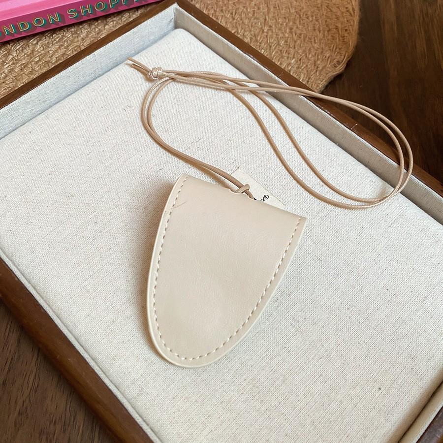 Damen Kunstleder Nackentasche Halskette für Kopfhörer & Brillen mit Schlüsselbein-Kette