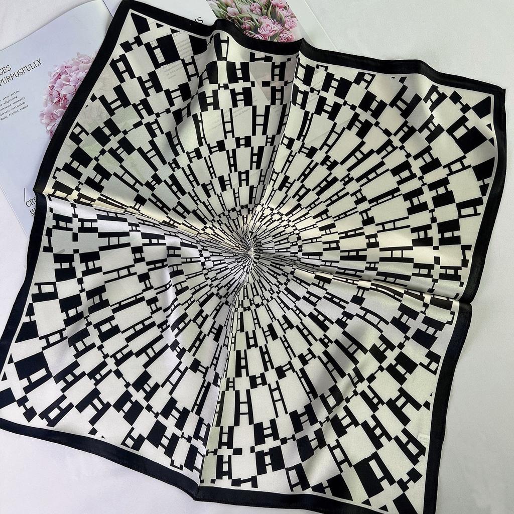 Gift silk scarves High-end silk streamer printed small square scarves Women's versatile trend square silk scarves