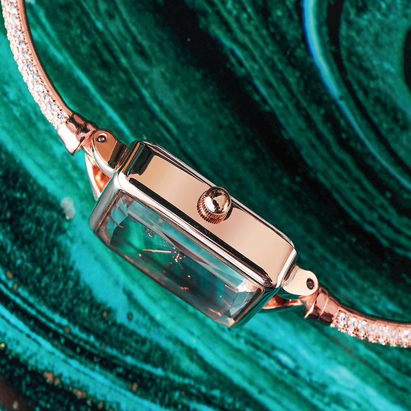 Small Square Watch Women'S Fashion Luxury Temperament Bracelet Watch Fine Detail Belt Design Quartz