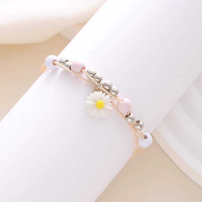 Fresh Daisy Handmade Bracelet: Cute, Simple, Versatile Flower Design for Women and Students.
