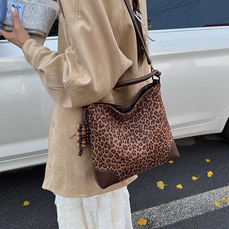 Retro Suede Crossbody Bag - Large Capacity Tote for Autumn/Winter