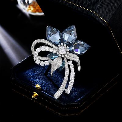 Women's Light Luxury Design Elegant Inlaid Zircon Flower Brooch Fashionable And Versatile Niche Design Sense Brooch