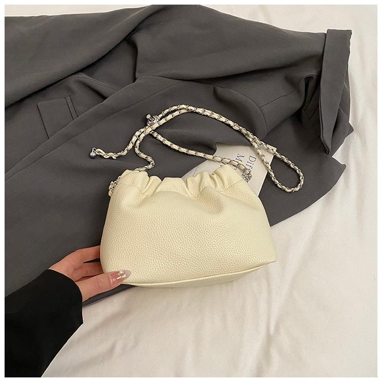 

2025 spring new lychee pattern cloud chain women s gentle fashion versatile niche design trendy single shoulder oblique span bag белый