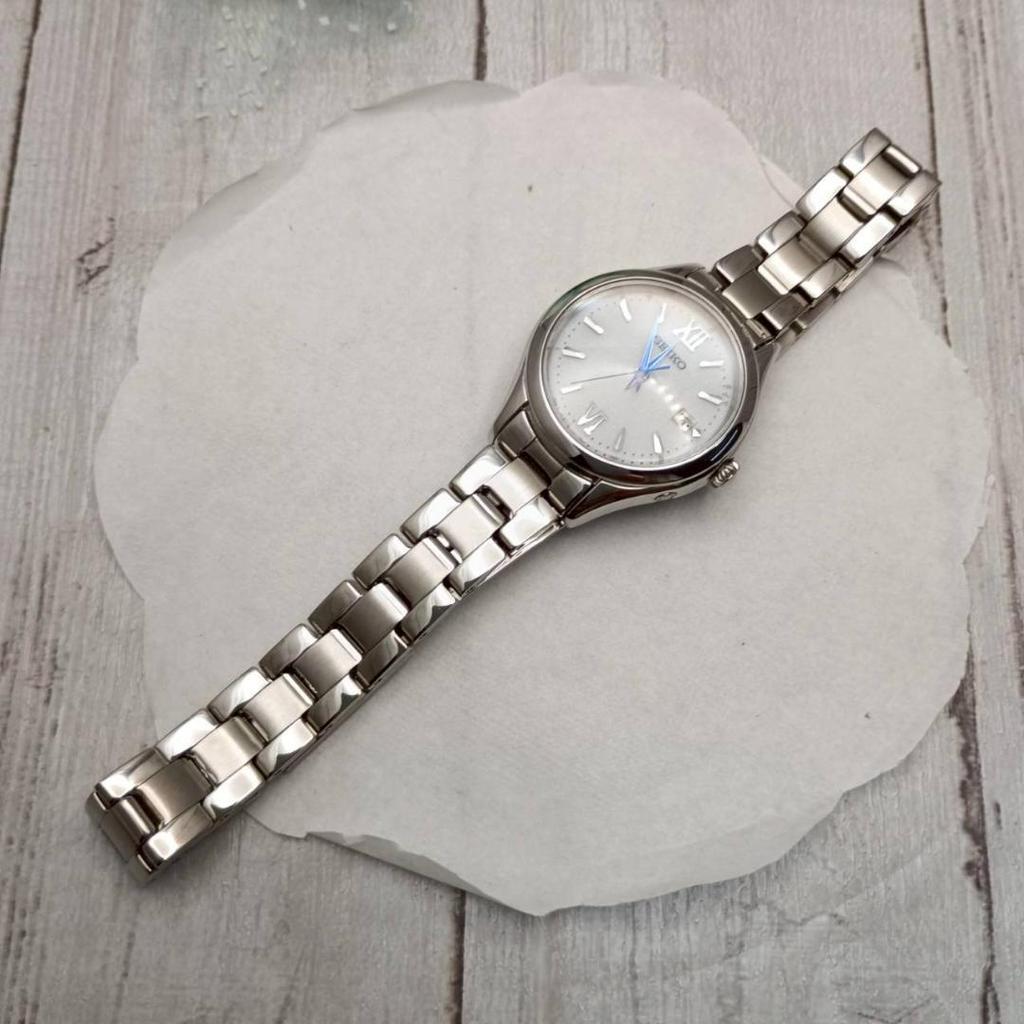 [USED] Working Seiko solar-powered women's watch with date function