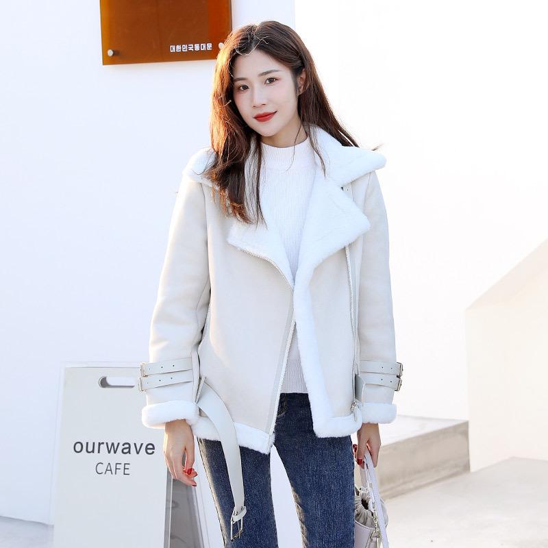 2024 Women's Autumn/Winter Lamb Sheepskin Fur Jacket - Short, Thickened, Petite