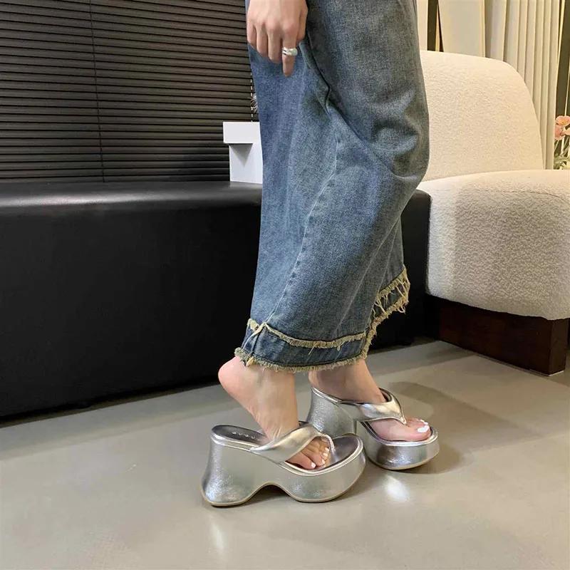Sommer Zehensteg Damenmode Hausschuhe Plateau Keilabsatz Kleid Pantoletten Lässig Outdoor Flip Flop