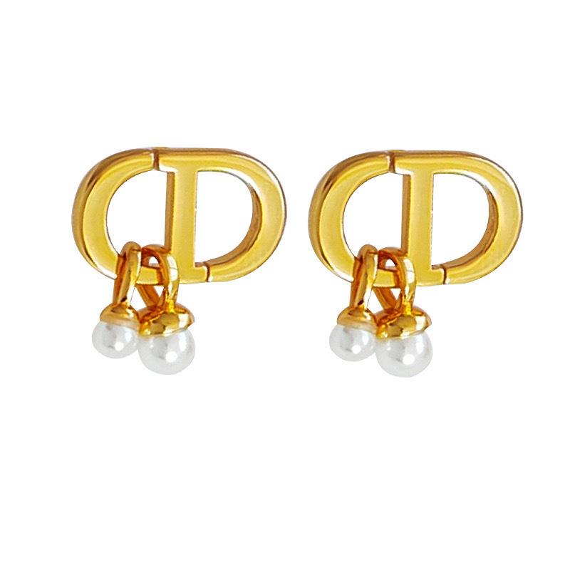 Niche Design CD Letter Pearl Stud Earrings - Elegant, Versatile, High-End Fashion Accessories