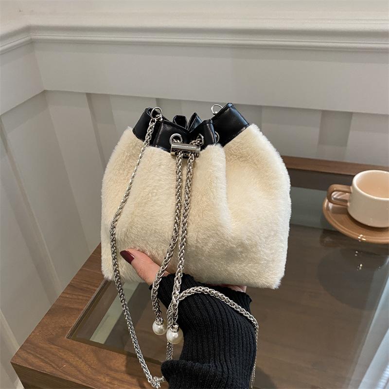 Niche fashion winter bag women's 2025 new personality trend bucket bag beautiful casual messenger bag casual bag