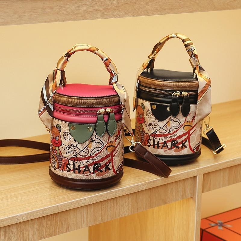 Bear Graffiti Bucket Bag New Cylinder Bag Niche Design Handbag Single Shoulder Messenger Women's Bag Small Bag