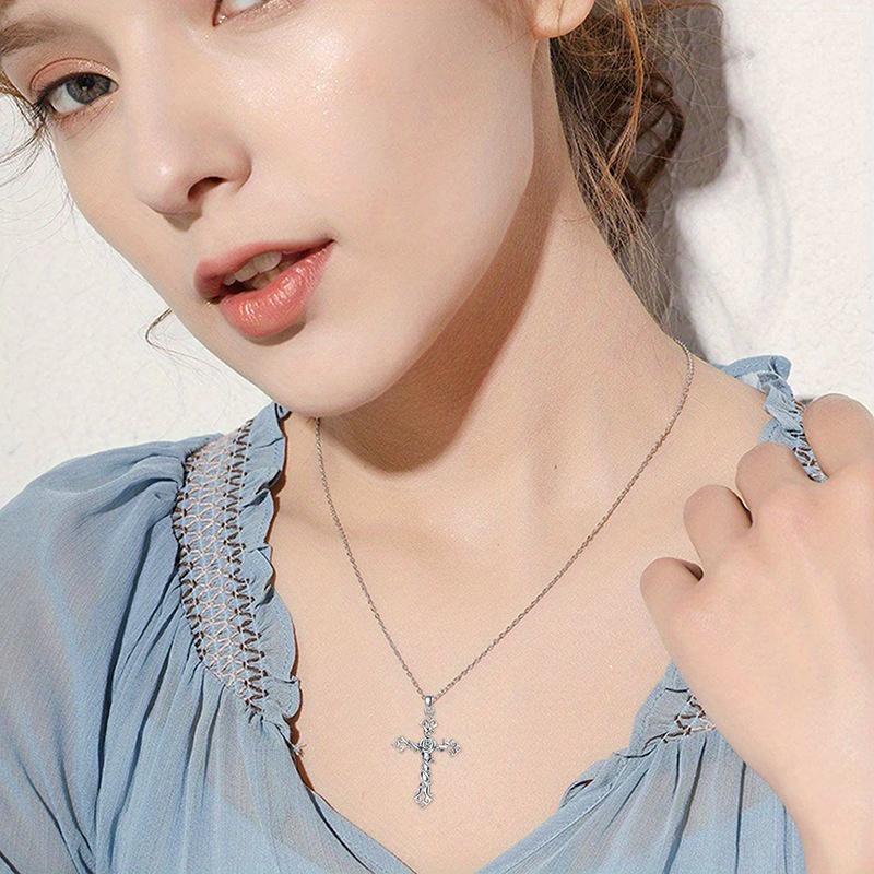 A Thorn Romantic Rose Pendant with Hollowed-out Flower Necklace As A Mother's Day Gift