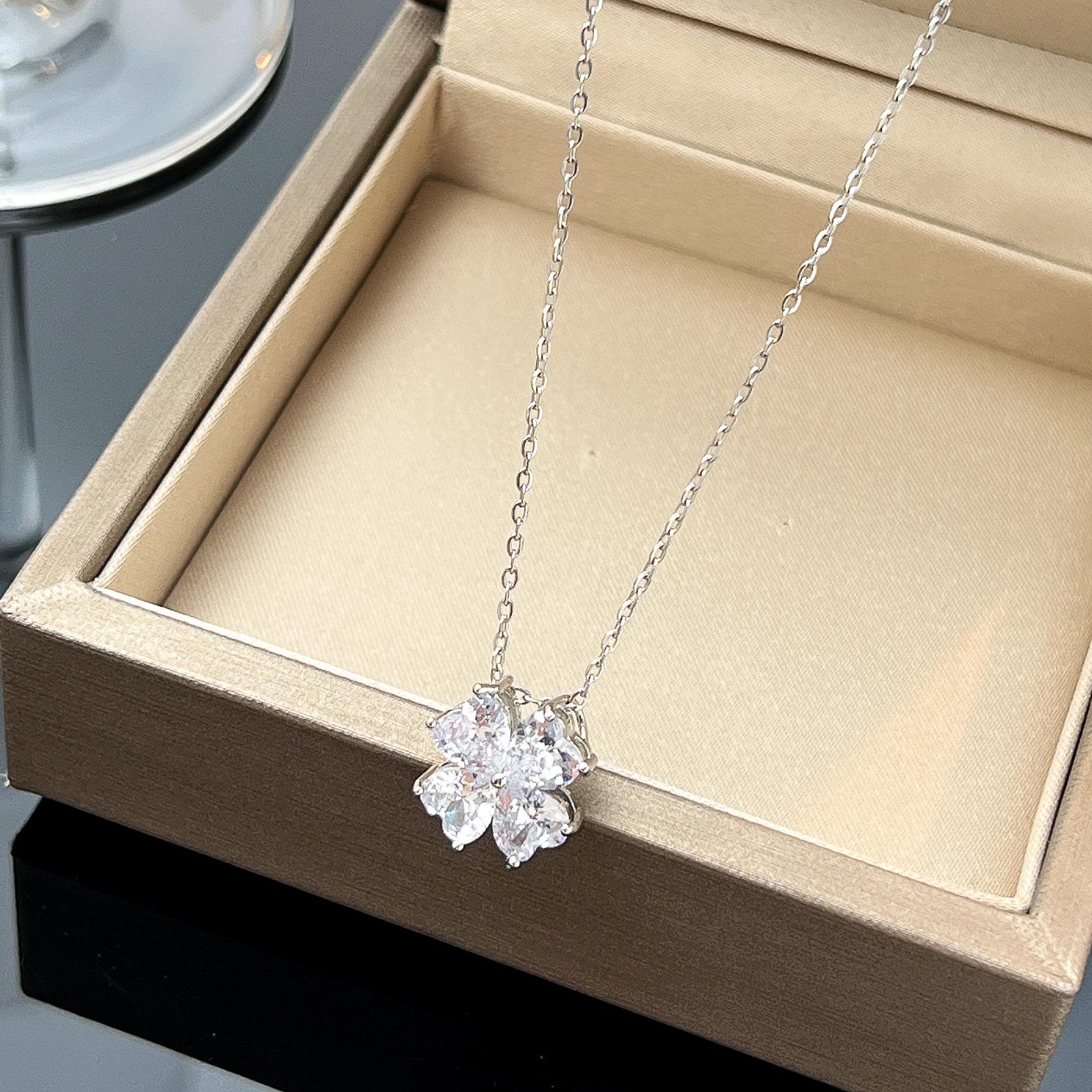Heart-Shaped Diamond & Zircon Clover Pendant Necklace - Titanium Steel, Elegant Design, Versatile High-End Clavicle Chain for Women