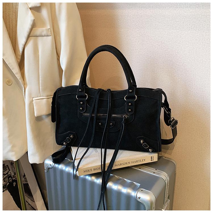 Trendsetting Matte Suede Rivet Motorcycle-Style Retro Crossbody Bag 2025: Large Capacity Handbag