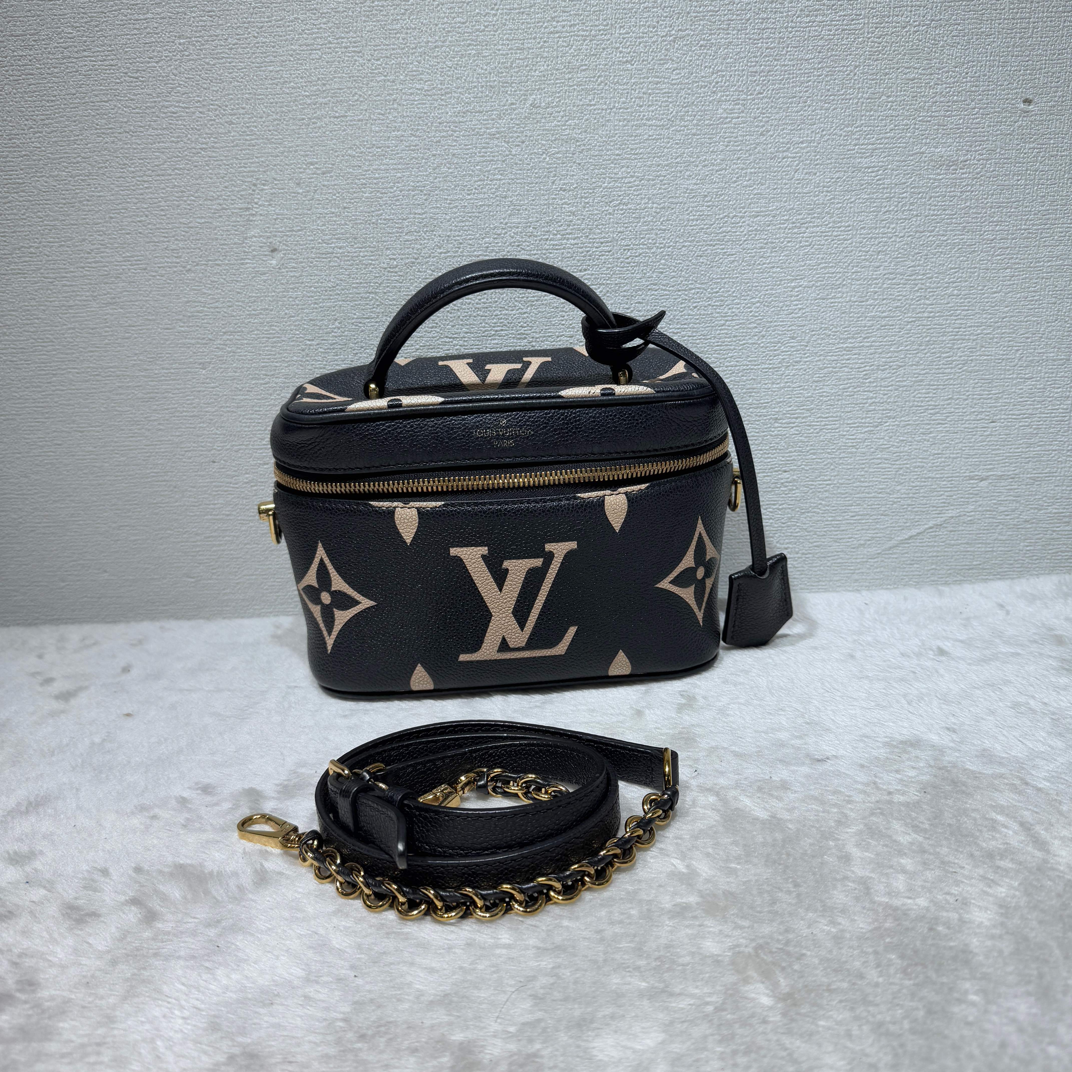 [Pre-Owned] Vanity Monogram Portable Makeup Bag - Fair #119P786 ONE SIZE