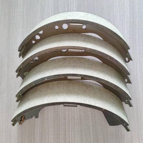 Four 04495-60080 Numbers Fit the Rear Brake Shoe Assembly for 1998-2006 Toyota Land Cruiser HZJ79.