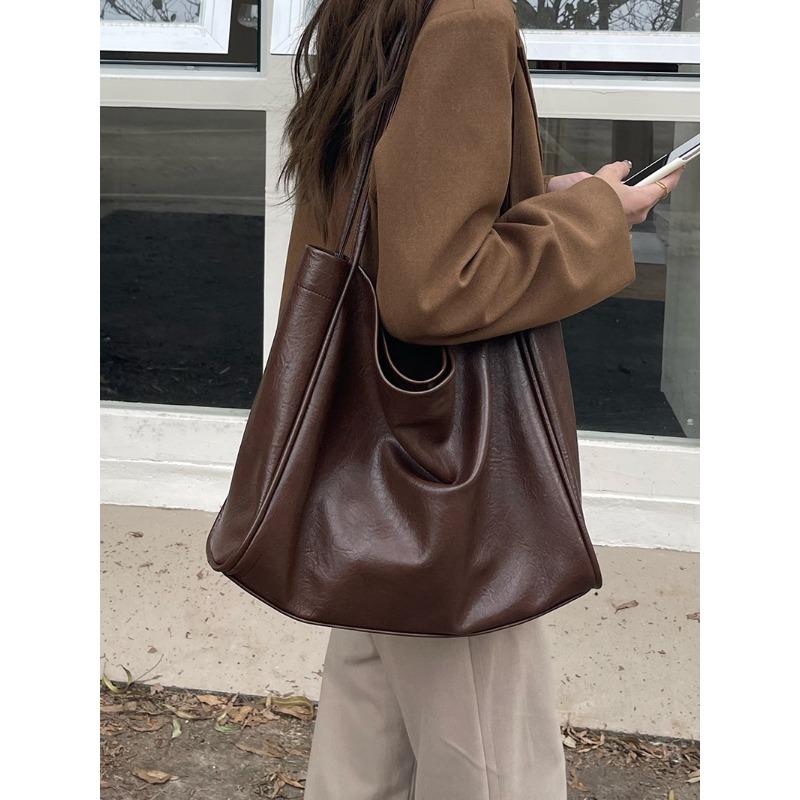 Large Capacity Purse for Women Latest Casual Texture Soft Commuting Bag Modern Shoulder Bag Tote Bag