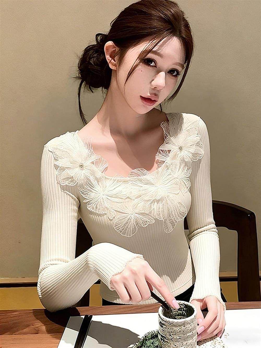 

Spring Luxe Korean-Style Floral T-Shirt: Chic, Youthful, and Elegant Medium абрикосовий