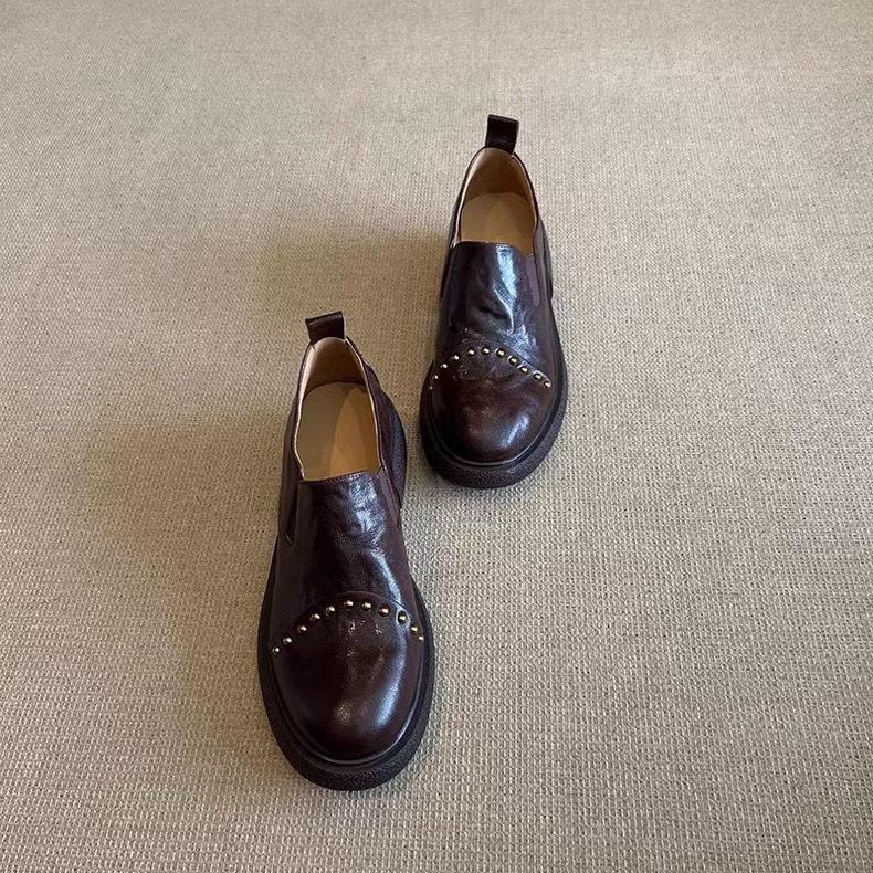 

Ретро тупоносые на толстой подошве с заклепками универсальные модные туфли-лоферы на среднем каблуке для женщин, новинка 2025 40 коричневый