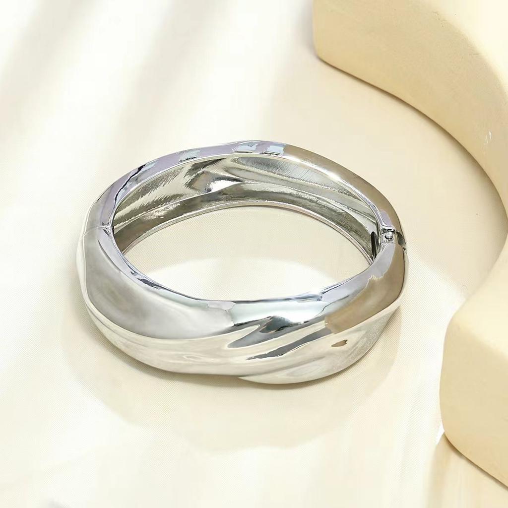 New Irregular Smooth Folds Geometric Modeling Bracelet Heavy Industry Bracelet Spring Buckle Jewelry