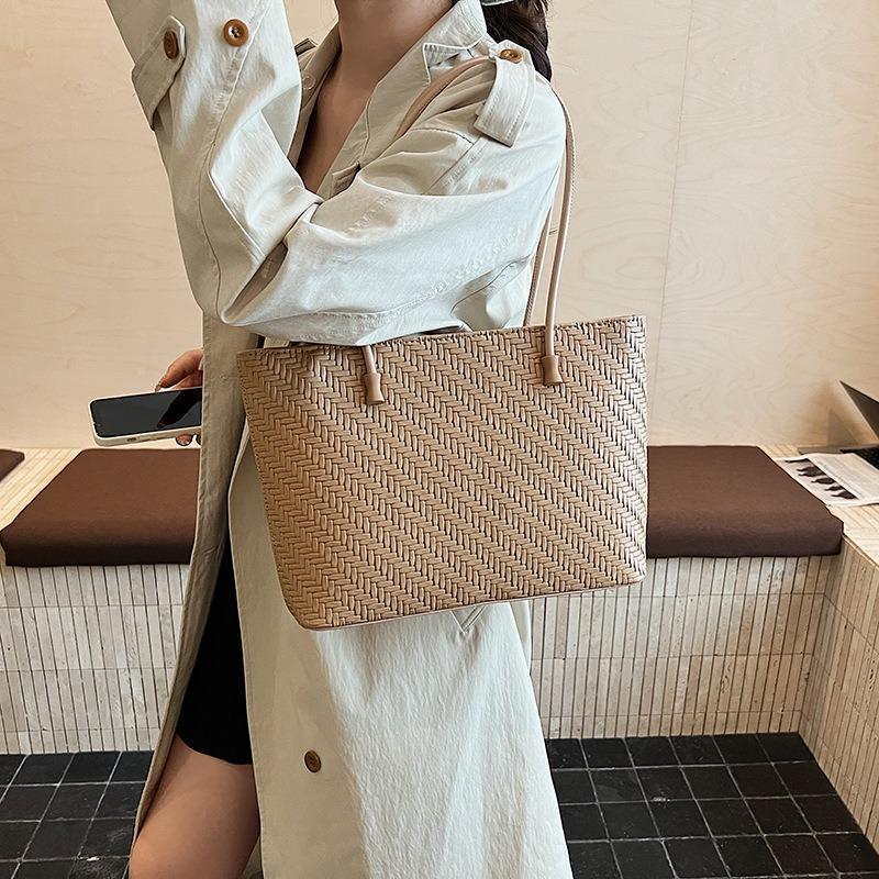 Autumn Braided Underarm Tote Bag Women's High-end Sense Versatile Large-capacity Commuter Shoulder Bag