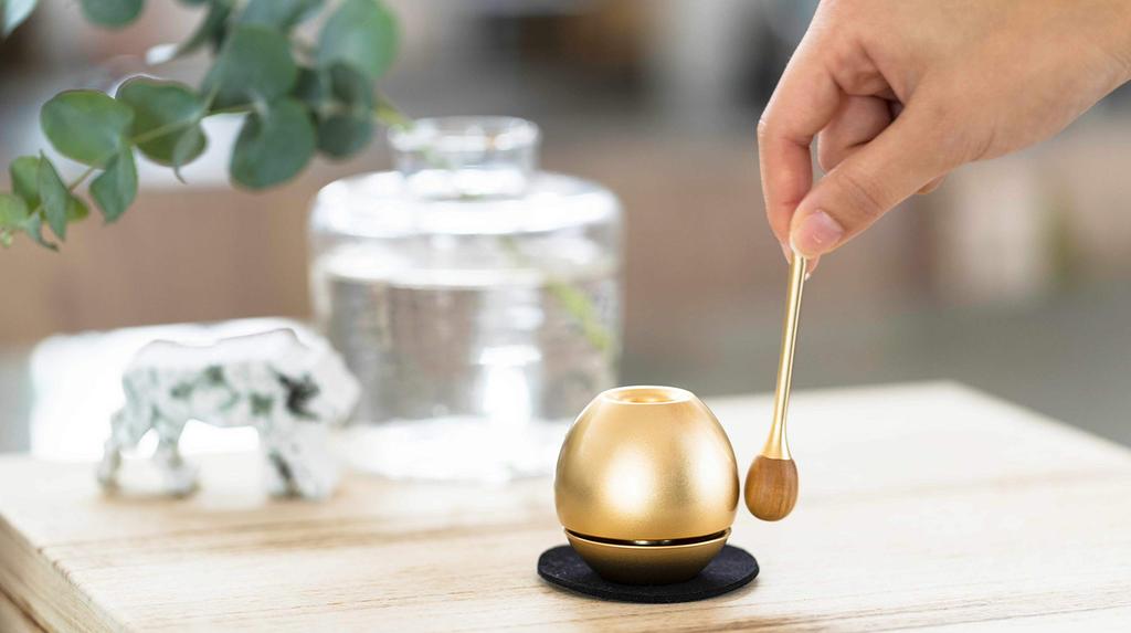 Sotto Cherin: A Buddhist Altar Accessory That Gently Fits Into Your Daily Life. Cherin Orin (gold)