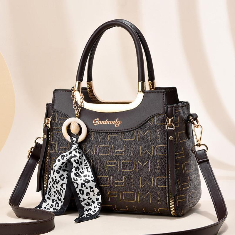 Stylish And Chic Women s Handbag With Zip Closure And Shoulder Strap коричневый