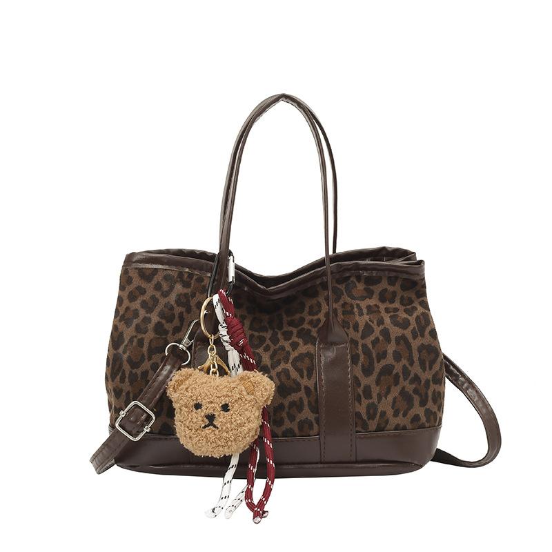 

Fashion niche matte leopard print suede handbag, new versatile messenger small square bag in autumn and winter, shell bag for women No pendant model